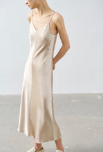 Cargar imagen en el visor de la galería, Galvan Satin Slip Dress