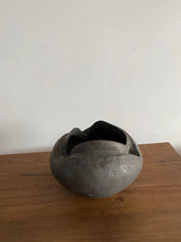 将图片加载到图库查看器,Three Petals Open Mouth Bowl