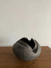 将图片加载到图库查看器,Three Petals Open Mouth Bowl