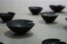 将图片加载到图库查看器,Broom Tail Bowl