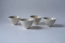 画像をギャラリービューアに読み込む, White Minimalist Cup with Matching Plate — Set of 4