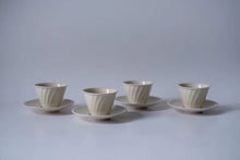 画像をギャラリービューアに読み込む, White Minimalist Cup with Matching Plate — Set of 4