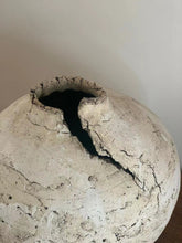 Load image into Gallery viewer, Kintsugi Earthenware Pot