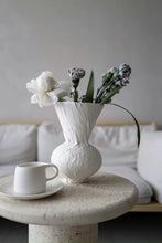 将图片加载到图库查看器,Alder Bump Lines Flower Vase