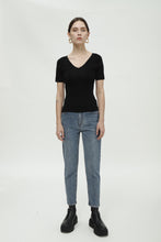 将图片加载到图库查看器,Leah Merino Silk V-Neck T-shirt