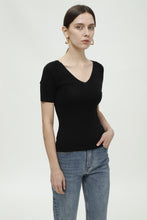 将图片加载到图库查看器,Leah Merino Silk V-Neck T-shirt