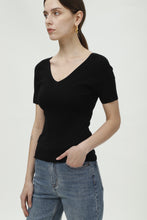 将图片加载到图库查看器,Leah Merino Silk V-Neck T-shirt