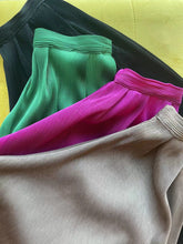 Cargar imagen en el visor de la galería, Goffer Balloon Blouse