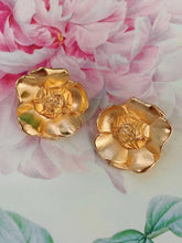 将图片加载到图库查看器,Golden Bloom Earrings