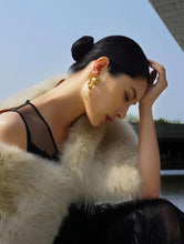 Cargar imagen en el visor de la galería, Golden Daisy Pearl Earring