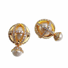 将图片加载到图库查看器,Sculpted Gold Pearl Earrings