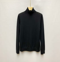 Cargar imagen en el visor de la galería, Andrett Turtleneck Extra Fine Merino Sweater