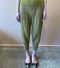 Cargar imagen en el visor de la galería, Goffer Classic Wrinkle Trousers