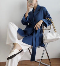 Cargar imagen en el visor de la galería, ÀIMAI Bathrobe Cropped Cashmere Wool Coat