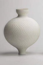 Charger l'image dans la galerie, Curvaceous Beauty Vases