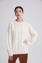 Cargar imagen en el visor de la galería, Rosario Premium Wool White Twisted Flower Round Neck Sweater
