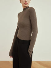 Charger l&#39;image dans la galerie, Lora Seamless Extra Fine Merino Wool Top
