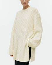 Charger l&#39;image dans la galerie, Karin Woolen Twisted Long Sweater
