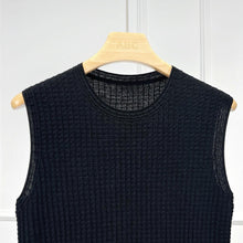 画像をギャラリービューアに読み込む, ÀIMAI French Textured Merino Wool Knit Vest
