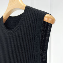 画像をギャラリービューアに読み込む, ÀIMAI French Textured Merino Wool Knit Vest
