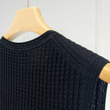 画像をギャラリービューアに読み込む, ÀIMAI French Textured Merino Wool Knit Vest
