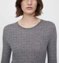 Charger l&#39;image dans la galerie, Cable Merino Wool Round Neck Long Sleeve Sweater
