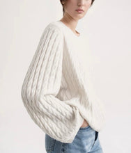 Cargar imagen en el visor de la galería, Cable Knit Cashmere Wool Sweater
