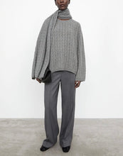 画像をギャラリービューアに読み込む, Cable Knit Cashmere Wool Sweater
