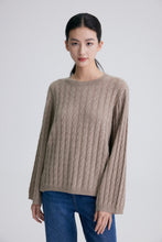 Cargar imagen en el visor de la galería, Cable Knit Cashmere Sweater
