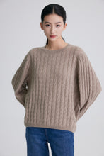 Cargar imagen en el visor de la galería, Cable Knit Cashmere Sweater
