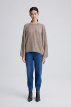 画像をギャラリービューアに読み込む, Cable Knit Cashmere Sweater
