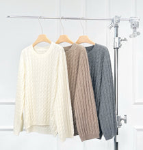 画像をギャラリービューアに読み込む, Cable Knit Cashmere Sweater
