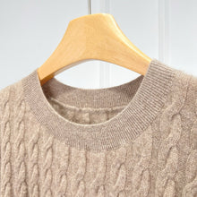 画像をギャラリービューアに読み込む, Cable Knit Cashmere Sweater
