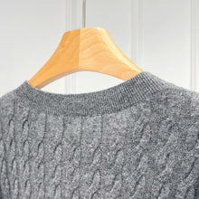 画像をギャラリービューアに読み込む, Cable Knit Cashmere Sweater
