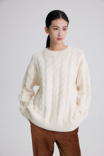 Cargar imagen en el visor de la galería, Rosario Premium Wool White Twisted Flower Round Neck Sweater
