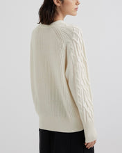 画像をギャラリービューアに読み込む, Tanya Wool and Cashmere Cable Knit Sweater
