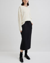 Charger l&#39;image dans la galerie, Tanya Wool and Cashmere Cable Knit Sweater
