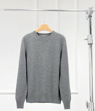 Charger l&#39;image dans la galerie, RAD Wool and Cashmere Round Neck Sweater
