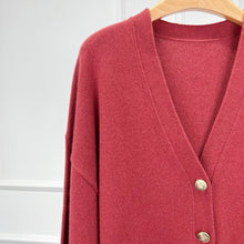 Cargar imagen en el visor de la galería, Gracia Wool and Cashmere V-Neck Oversized Cardigan
