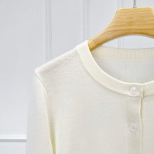 Cargar imagen en el visor de la galería, KOW Merino Wool Round-Neck Cardigan
