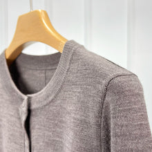 Cargar imagen en el visor de la galería, KOW Merino Wool Round-Neck Cardigan
