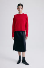 Cargar imagen en el visor de la galería, ISABEL Wool and Cashmere Round Neck Sweater
