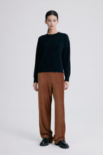 画像をギャラリービューアに読み込む, ISABEL Wool and Cashmere Round Neck Sweater
