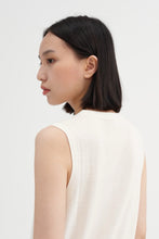 将图片加载到图库查看器，KOW Merino Silk Blend Buttoned Vest
