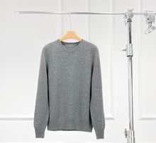 Cargar imagen en el visor de la galería, RAD Wool-Cashmere Round Neck Sweater
