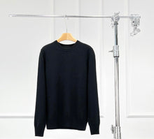 Cargar imagen en el visor de la galería, RAD Wool-Cashmere Round Neck Sweater
