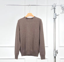 Cargar imagen en el visor de la galería, RAD Wool-Cashmere Round Neck Sweater
