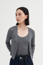 画像をギャラリービューアに読み込む, KOW Merino Wool-Silk V-Neck Cardigan
