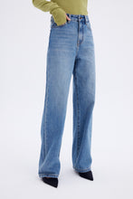 Load image into Gallery viewer, Eglitta High-Waisted Wide-Leg Jeans
