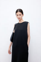 画像をギャラリービューアに読み込む, Mirna Sleeveless Round Neck Dress
